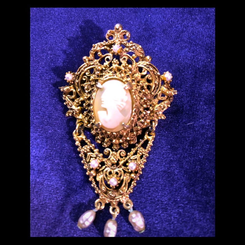 Vintage florenza brooch